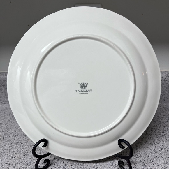 Pfaltzgraff Red Ribbons Pattern Holiday Dinner Plates - Picture 8 of 9